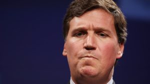 كان-يروج-لـ”نظريات-المؤامرة”.-ترامب-مصدوم-من-رحيل-تاكر-كارلسون-عن-“fox-news”