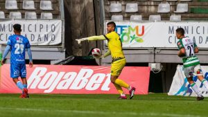 حارس-مرمى-ينقذ-فريقه-من-الهزيمة-في-الدوري-التشيلي.-ماذا-فعل؟