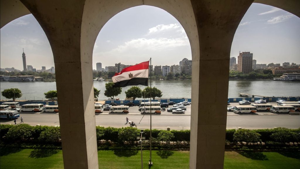 مصر-تعيد-تمركز-بعثتها-الدبلوماسية-في-الخرطوم-نتيجة-“تزايد-التهديدات-الأمنية”