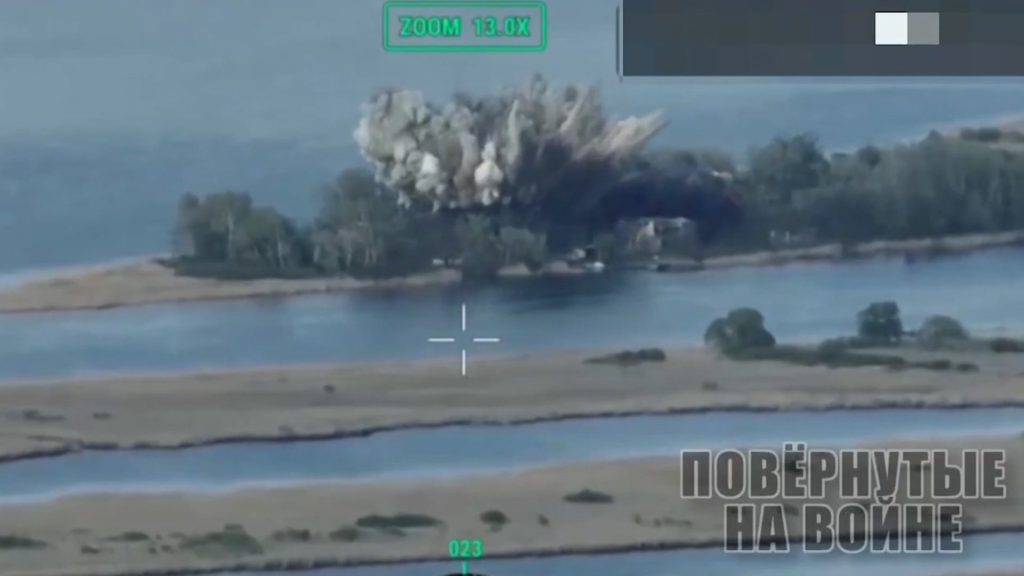 قصف-هائل.-كاميرا-ترصد-ما-يُزعم-أنها-غارة-روسية-على-موقع-بأوكرانيا