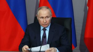 بوتين-يوقع-مرسوما-يسمح-بترحيل-أوكرانيين-من-المناطق-المحتلة-في-بلادهم