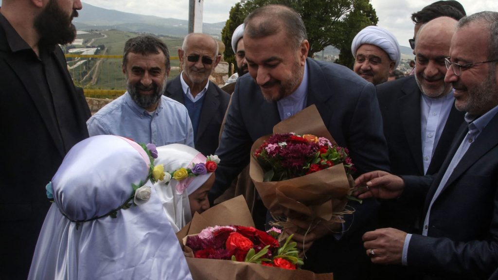 وزير-خارجية-إيران-يلتقي-حسن-نصرالله-في-لبنان.-ويوجه-رسالة-من-بلدة-قرب-حدود-إسرائيل