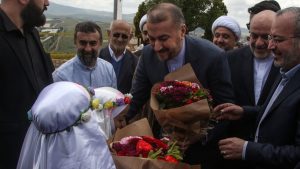 وزير-خارجية-إيران-يلتقي-حسن-نصرالله-في-لبنان.-ويوجه-رسالة-من-بلدة-قرب-حدود-إسرائيل