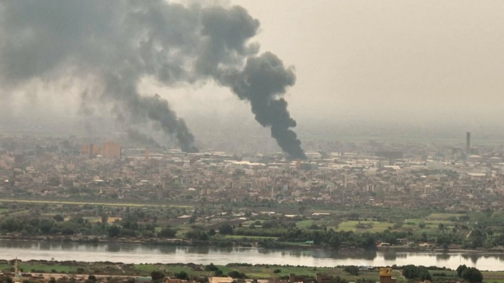 “الدعم-السريع”-تعلن-السيطرة-على-90٪-من-الخرطوم.-والجيش:-قوات-“حميدتي”-ترتكب-جرائم-إرهابية