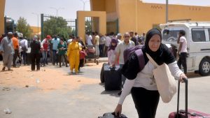 “لا-يمكننا-تسليمكم-جوازات-سفركم”:-سودانيون-عالقون-بعد-فرار-الدبلوماسيين-الأجانب-وإغلاق-السفارات-بسبب-الحرب