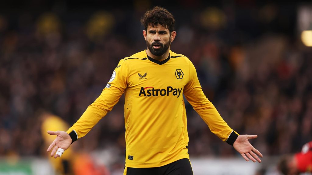 على-طريقة-“المصارعة-الحرة”-دييغو-كوستا-يدخل-في-صراع-مع-لاعب-برايتون.-ما-قرار-الحكم؟