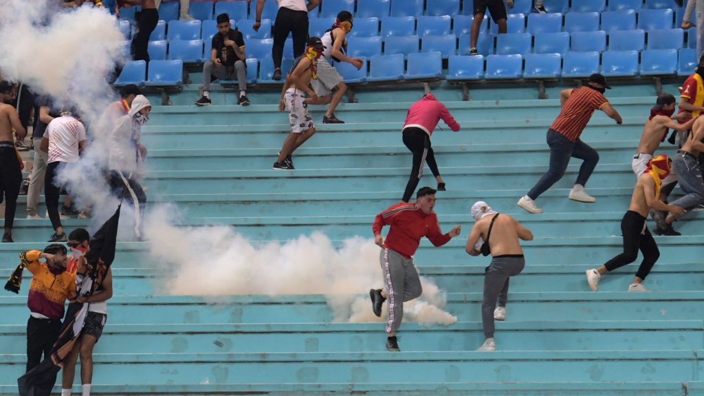 شغب-جماهيري-وصدام-مع-قوات-الأمن-خلال-مباراة-الترجي-وشبيبة-القبائل-في-دوري-أبطال-أفريقيا
