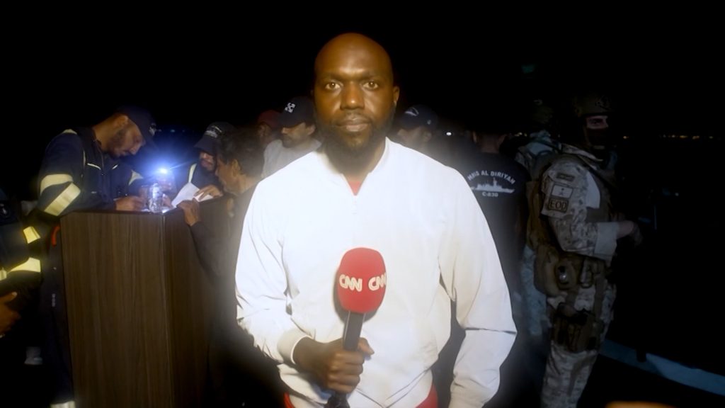 كيف-تبدو-الرحلة-التي-يقطعها-العالقون-في-الخرطوم-للوصول-إلى-جدة؟-مراسل-cnn-يوضح