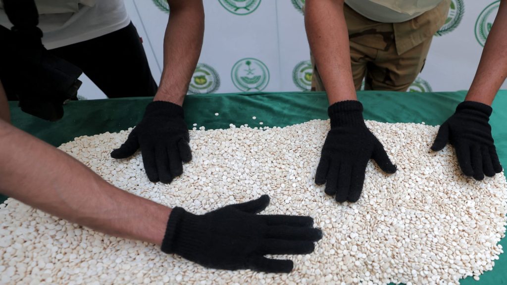 “ضربة-تتلوها-ضربات”.-وزير-داخلية-السعودية-يعلق-على-جهود-مكافحة-المخدرات-في-المملكة