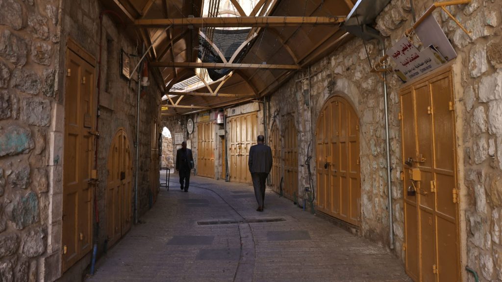 بعد-وفاة-خضر-عدنان.-نادي-الأسير:-معتقلون-فلسطينيون-في-سجن-عوفر-يبدأون-إضرابا-عاما-عن-الطعام