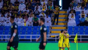 السعودية.-مشجع-صغير-يثير-تفاعلاً-بطريقة-احتفاله-خلال-مباراة-اتحاد-جدة-والتعاون