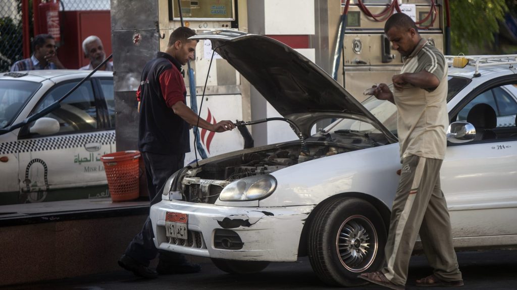 مصر-الإعلان-عن-زيادة-سعر-السولار-وتثبيت-البنزين.-ماهي-الأسعار؟