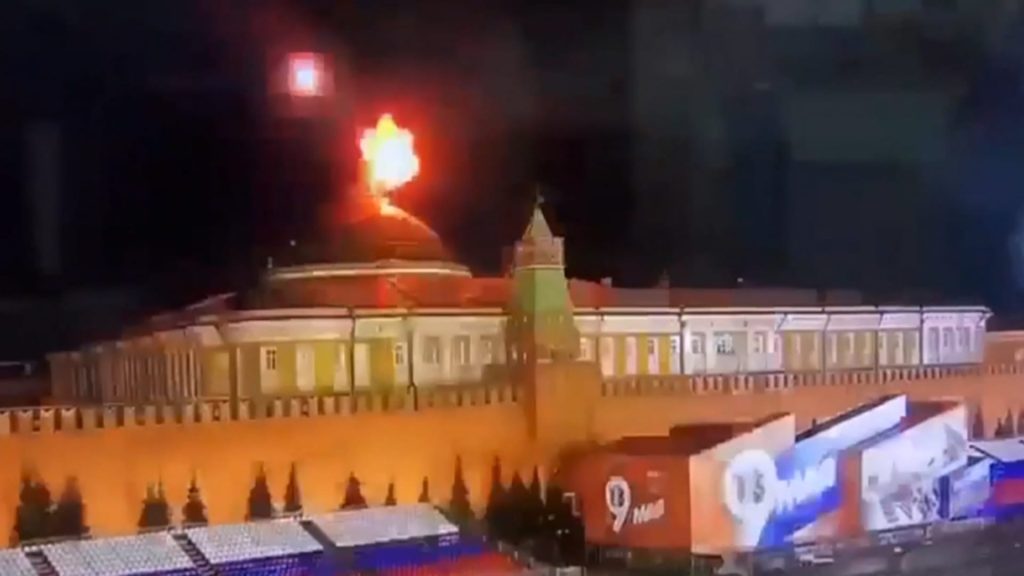 بعد-مزاعم-روسيا-تجاه-“محاولة-أوكرانيا-اغتيال-بوتين”.-خبير-عسكري-يحلل-تفاصيل-هجوم-الـ”درون”