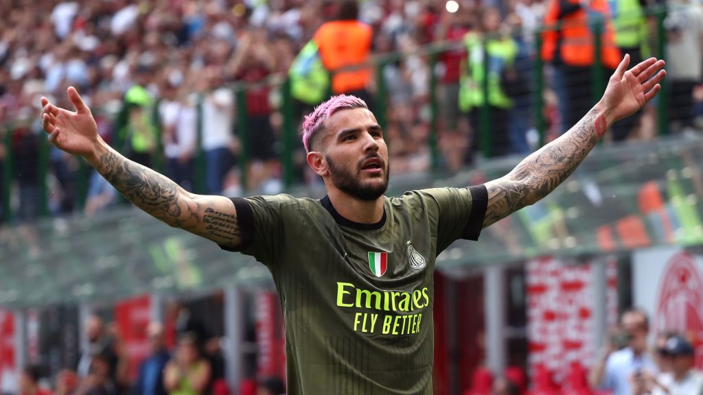 بطريقة-فريدة-من-نوعها.-هدف-لاعب-إسي-ميلان-يخطف-أنظار-جمهور-الكرة