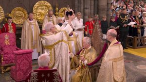 شاهد-لحظة-وضع-التاج-على-رأس-الملك-تشارلز-الثالث