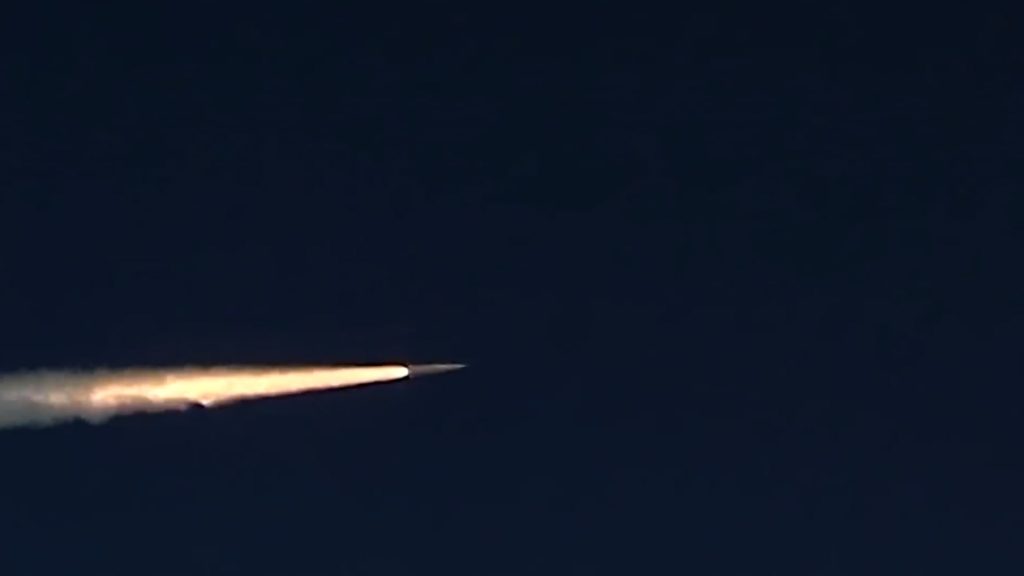 بصاروخ-“باتريوت”-أمريكي.-أوكرانيا-تزعم-إسقاطها-صاروخ-“كينجال”-روسي-فرط-صوتي