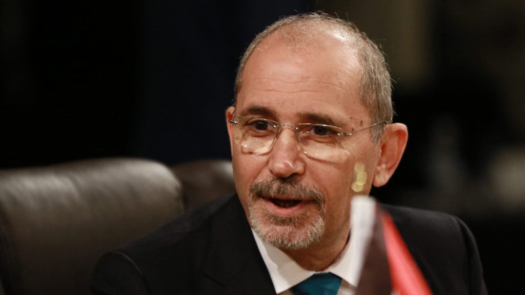 بعد-أنباء-عن-غارة-استهدفت-مهرب-مخدرات-في-سوريا.-الصفدي:-نعلن-عن-خطوات-حماية-أمننا-بالوقت-المناسب