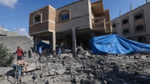 مستشفى-في-غزة-تعلن-مقتل-13-شخصا-بينهم-6-نساء-و4-أطفال-في-غارات-إسرائيلية-على-القطاع