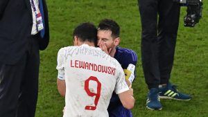 “ليفاندوفسكي-وكيل-أعمال”.-صورة-للمهاجم-البولندي-مع-ميسي-تثير-تكهنات-حول-مستقبل-ليو