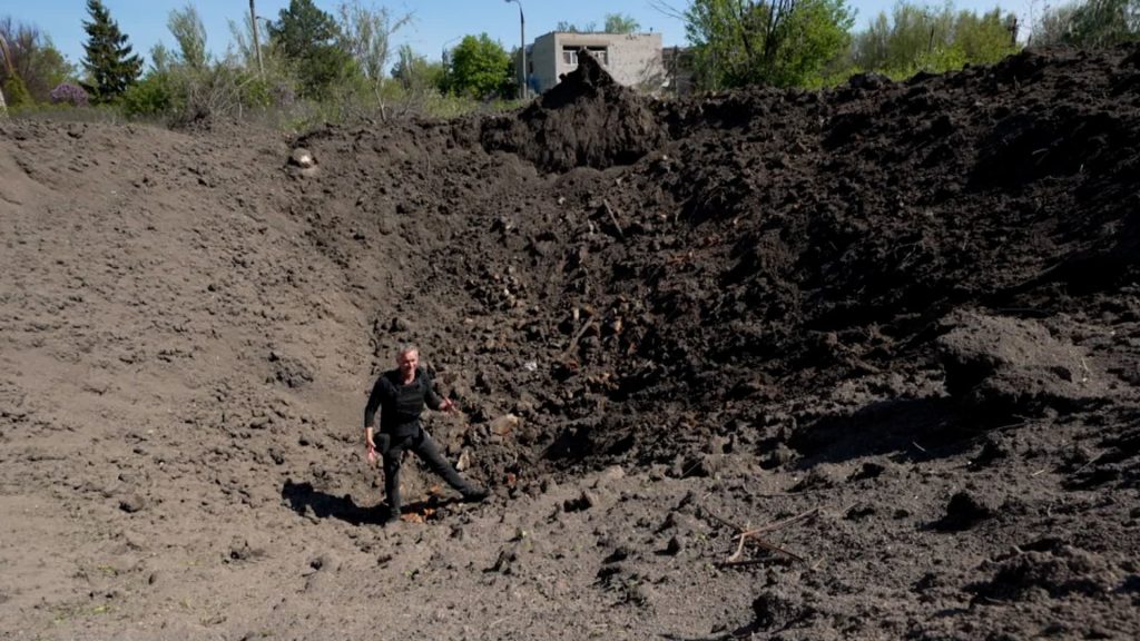 كاميرا-cnn-ترصد-لحظة-سقوط-صاروخ-روسي-عالي-التقنية-أثناء-تغطية-الأحداث-بالجبهة-الأمامية-بأوكرانيا