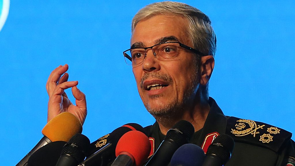 رئيس-الأركان-الإيراني-يزور-سلطنة-عُمان-ويُعلق-على-التعاون-الدفاعي-معها