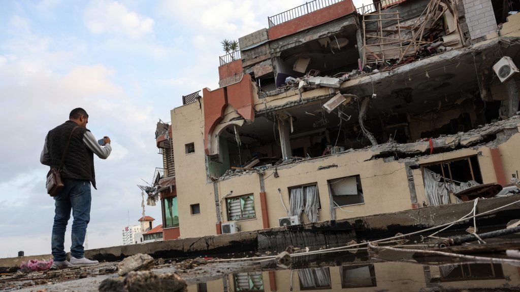 البعثة-الروسية-في-رام-الله-تعلن-مقتل-طبيب-يحمل-الجنسية-الروسية-وزوجته-ونجله-خلال-غارات-غزة