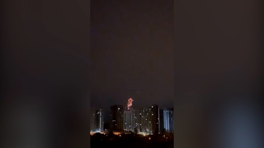 “أكبر-هجوم-بطائرة-مسيرة”.-شاهد-إسقاط-درون-روسية-وسط-هجوم-واسع-النطاق-على-كييف