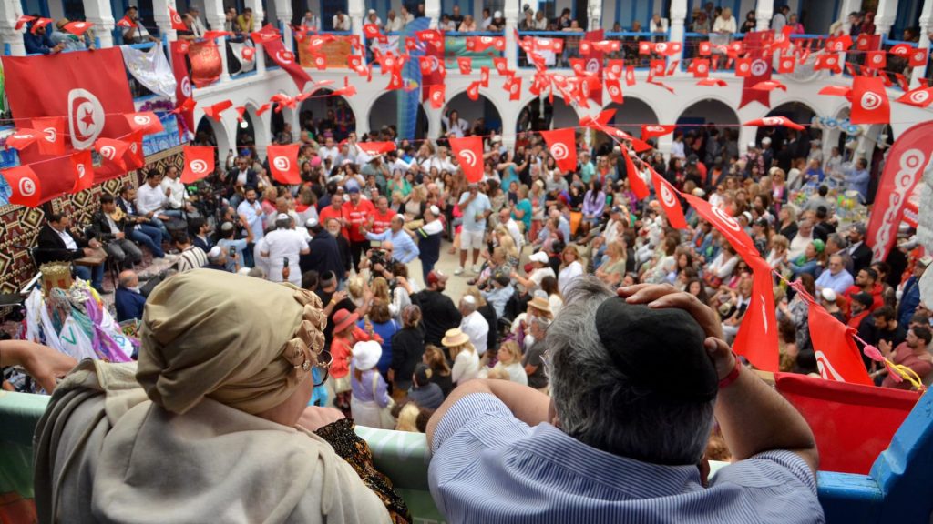 الداخلية-التونسية:-مقتل-3-وإصابة-9-برصاص-عنصر-أمني-قرب-كنيس-بجزيرة-جربة