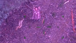 اضطرت-إلى-شرب-النبيذ-للارتواء.-شاهد-لحظة-إنقاذ-سيدة-بعد-5-أيام-من-فقدانها