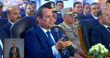 الرئيس السيسى يشاهد فيلما تسجيليا عن جهود الدولة لدعم عمال مصر