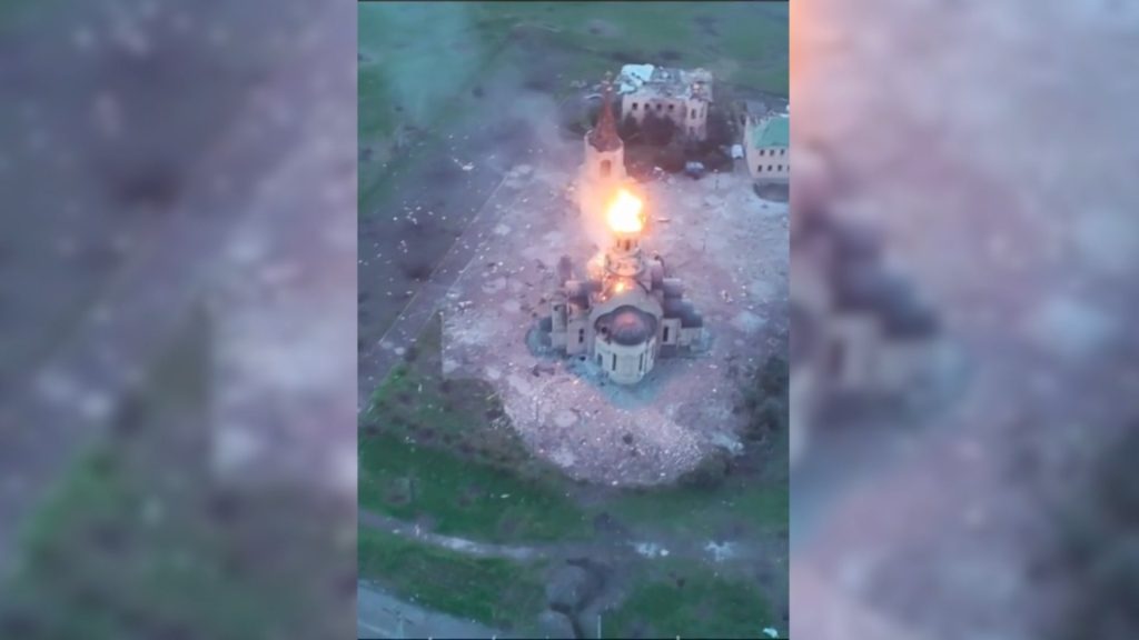 فيديو-يُظهر-اشتعال-النار-بكنيسة-في-باخموت-مع-تصاعد-القتال