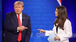 مذيعة-cnn-تضغط-3-مرات-على-ترامب-بسؤال-عمن-يريد-الفوز-بحرب-أوكرانيا-وروسيا.-هكذا-رد