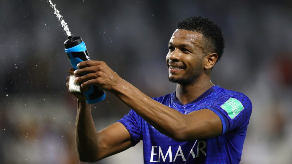 السعودية.-المدافع-علي-البليهي-يُثير-جدلاً:-“أنا-أحدد-الفريق-الّذي-سيأخذ-الدوري”