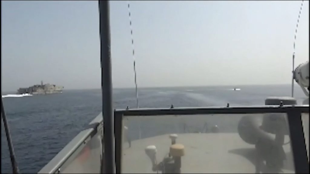 بعد-احتجاز-إيران-لسفينتين-تجاريتين.-الولايات-المتحدة-تعزز-الموقف-الدفاعي-في-الخليج