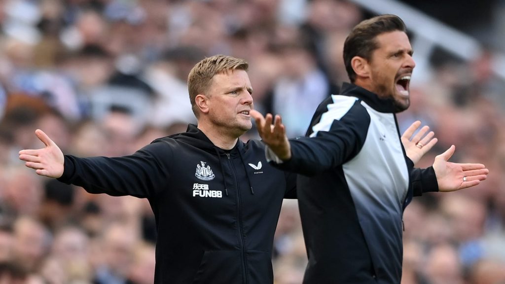 مشجع-يعتدي-على-مدرب.-واقعة-مُثيرة-للجدل-في-مباراة-نيوكاسل-وليدز-يونايتد