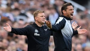 مشجع-يعتدي-على-مدرب.-واقعة-مُثيرة-للجدل-في-مباراة-نيوكاسل-وليدز-يونايتد