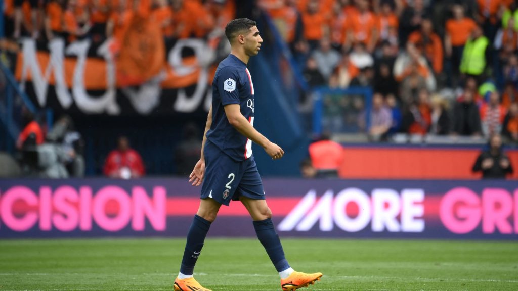 أشرف-حكيمي-يدخل-في-مشاجرة-حادة-خلال-مباراة-بالدوري-الفرنسي-ويحقق-رقماً-سلبياً.-ما-هو؟