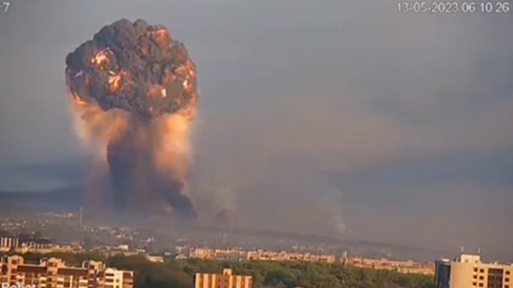 أحدث-كرة-لهب-عملاقة.-شاهد-ما-حدث-عندما-استهدفت-روسيا-موقعا-في-أوكرانيا