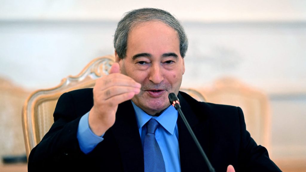 “لا-ننظر-إلى-الماضي”.-وزير-خارجية-سوريا-يصل-السعودية-قبيل-القمة-العربية-في-جدة