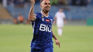 لاعب-الهلال-يحتفل-على-طريقة-رونالدو-بهدفه-“القاتل”-أمام-اتحاد-جدة.-ورد-فعل-جمهور-الأخير-يُثير-ضجةً