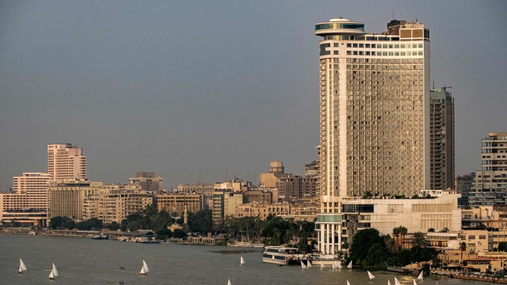 مصر-تمنح-المستثمرين-الأجانب-إقامة-لمدة-عام.-وخبراء-يضعون-“روشتة”-زيادة-الاستثمارات