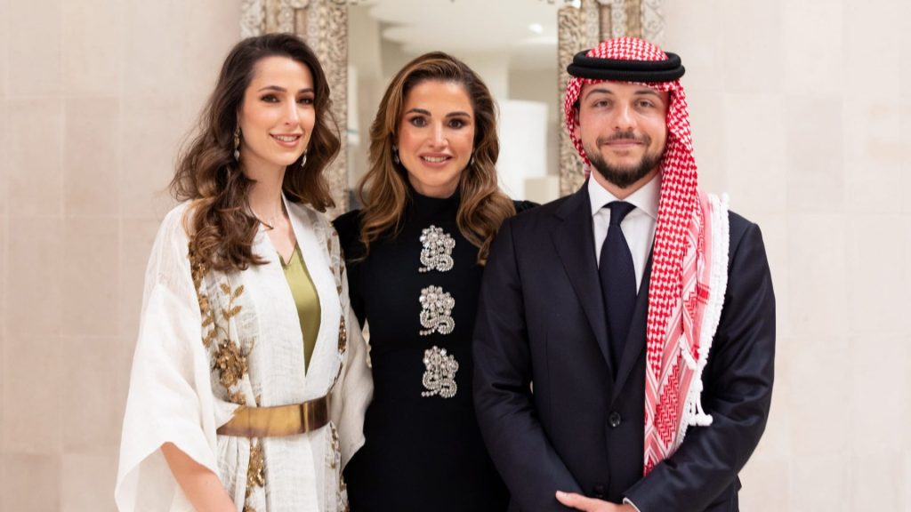 في-حفل-“حنّاء”-أقامته-الملكة-رانيا-قبل-زفاف-الأمير-الحسين:-رجوة-“بعيوننا”