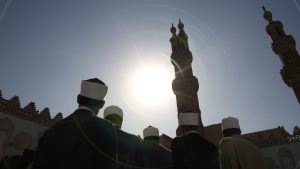 مصر-انقسام-حول-قرار”الصلاة-على-النبي”-دعوات-بالمقاطعة.-وأزهريون-يردون