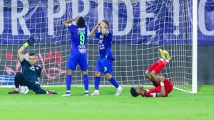 تصدي-“غريب”-من-حارس-مرمى-خلال-مباراة-في-الدوري-السعودي-وسط-تفاعل