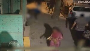 مصير-مروع-كان-بانتظارها.-كاميرا-مراقبة-ترصد-ما-حدث-لفتاة-ليلا-في-أحد-شوارع-الهند