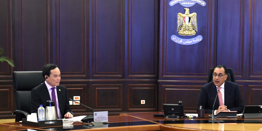 رئيس الوزراء يلتقي نائب رئيس وزراء فيتنام والوفد المرافق له