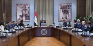 رئيس الوزراء يجتمع مع مسئولي شركة "فولكس فاجن أفريقيا":