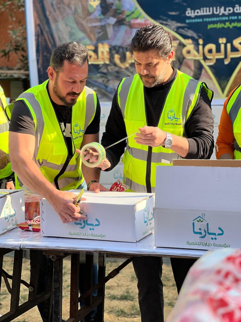 الصقر» يشارك في فعاليات مؤسسة ديارنا لتوزيع 30 الف كرتونة رمضانية علي  المحافظات الحدودية - المؤشر الإقتصادي
