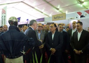 رئيس الوزراء يتفقد معرض "صُنع في بورسعيد"