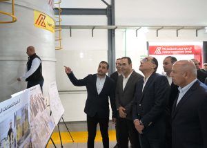 رئيس الوزراء يتفقد مصنع "آل فليه"